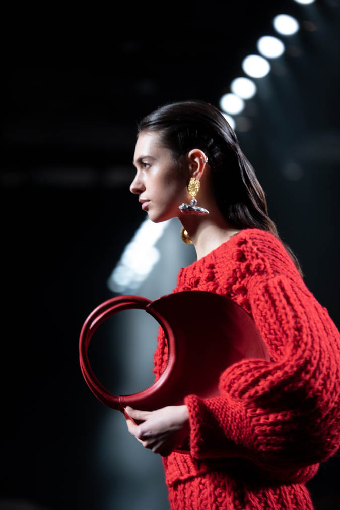 primer plano pestañas ojos maquillaje azul hearts print